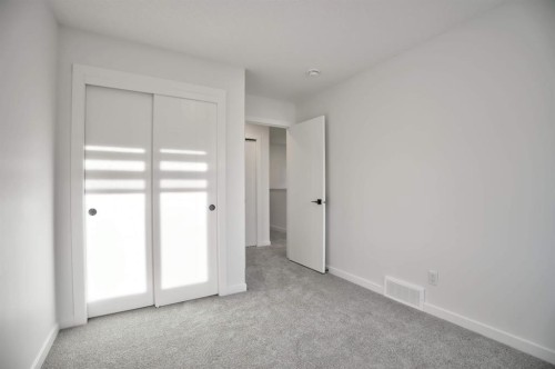 45 Legacy Point Terrace Se, Calgary, AB - Indoor Photo Showing Other Room