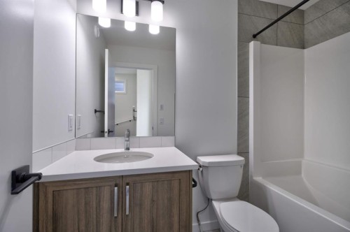 45 Legacy Point Terrace Se, Calgary, AB - Indoor Photo Showing Bathroom