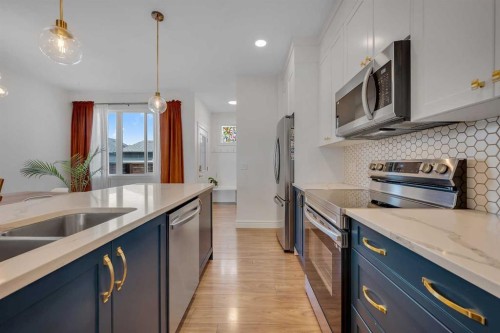 250 Carrington Gate Nw, Calgary, AB - Indoor Photo Showing Kitchen With Double Sink With Upgraded Kitchen