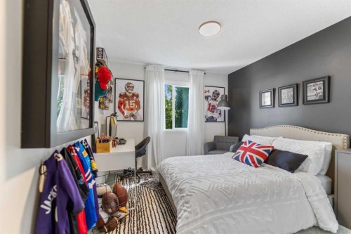 19 Everridge Villas Sw, Calgary, AB - Indoor Photo Showing Bedroom