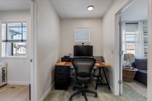19 Everridge Villas Sw, Calgary, AB - Indoor Photo Showing Office