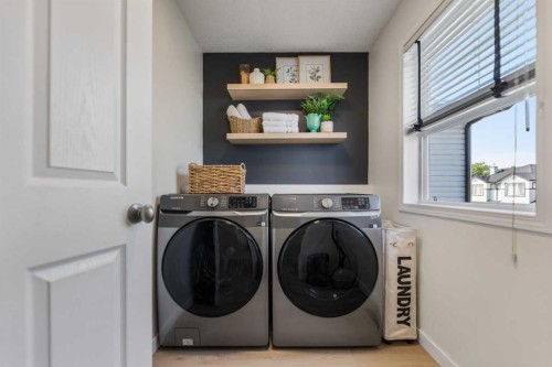 19 Everridge Villas Sw, Calgary, AB - Indoor Photo Showing Laundry Room