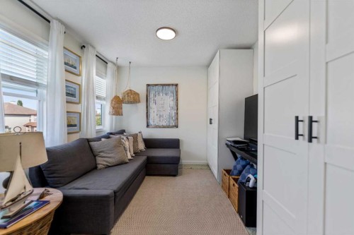 19 Everridge Villas Sw, Calgary, AB - Indoor Photo Showing Other Room