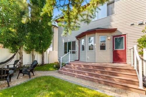 19 Everridge Villas Sw, Calgary, AB - Outdoor