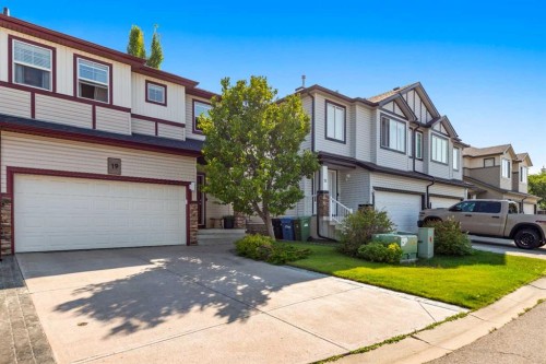 19 Everridge Villas Sw, Calgary, AB - Outdoor With Facade