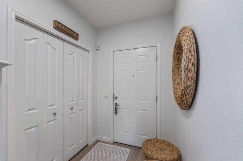 19 Everridge Villas Sw, Calgary, AB - Indoor Photo Showing Other Room
