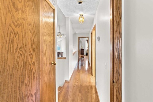 2709 Signal Hill Bay Sw, Calgary, AB - Indoor Photo Showing Other Room