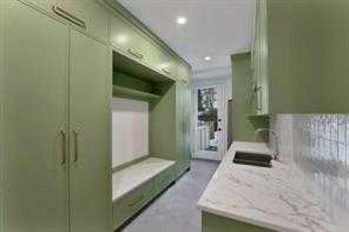 3511 34 Avenue Sw, Calgary, AB - Indoor Photo Showing Bathroom