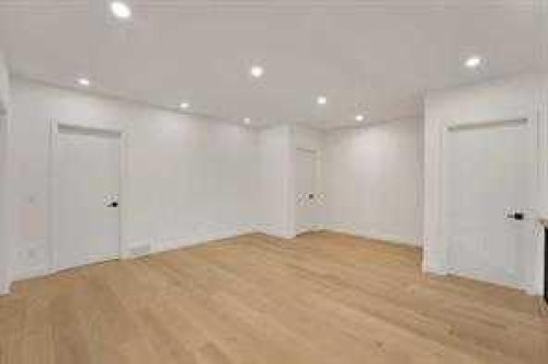 3511 34 Avenue Sw, Calgary, AB - Indoor Photo Showing Other Room
