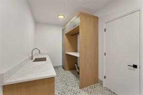 3511 34 Avenue Sw, Calgary, AB - Indoor