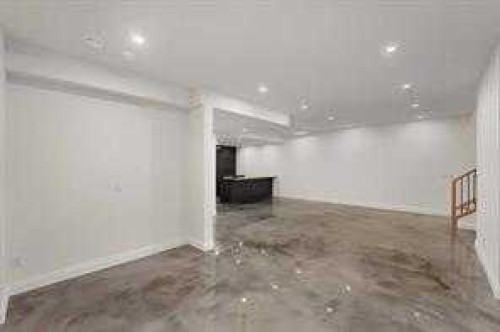 3511 34 Avenue Sw, Calgary, AB - Indoor