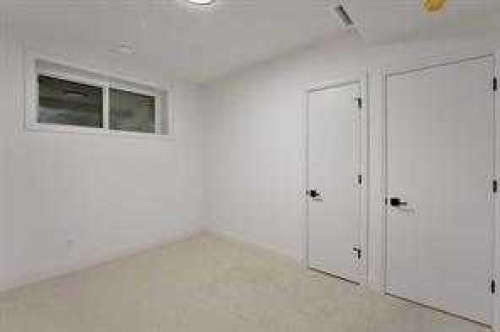 3511 34 Avenue Sw, Calgary, AB - Indoor Photo Showing Other Room