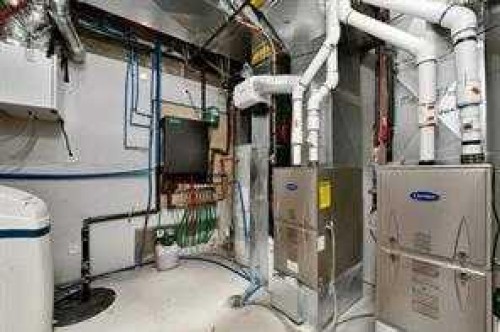 3511 34 Avenue Sw, Calgary, AB - Indoor Photo Showing Basement
