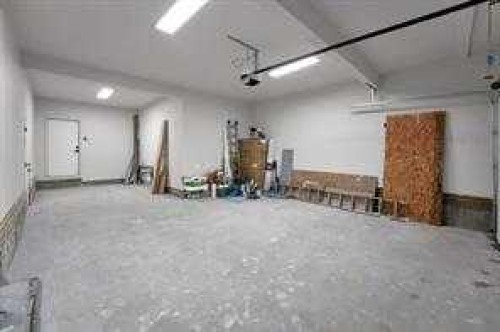 3511 34 Avenue Sw, Calgary, AB - Indoor Photo Showing Garage