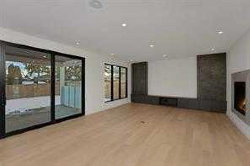 3511 34 Avenue Sw, Calgary, AB - Indoor With Fireplace