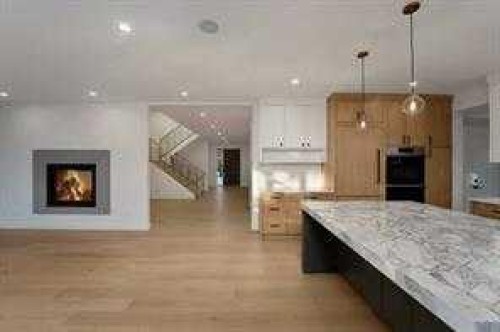 3511 34 Avenue Sw, Calgary, AB - Indoor Photo Showing Kitchen With Upgraded Kitchen