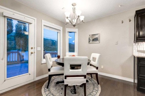 331 Sierra Madre Court Sw, Calgary, AB - Indoor Photo Showing Dining Room