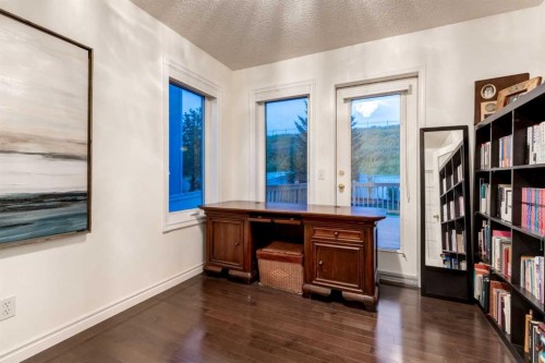 331 Sierra Madre Court Sw, Calgary, AB - Indoor