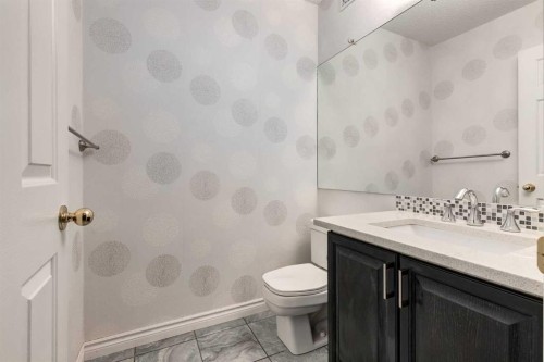 331 Sierra Madre Court Sw, Calgary, AB - Indoor Photo Showing Bathroom