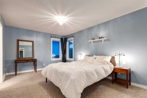 331 Sierra Madre Court Sw, Calgary, AB - Indoor Photo Showing Bedroom