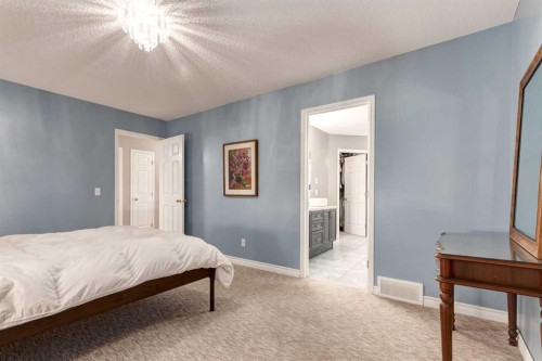 331 Sierra Madre Court Sw, Calgary, AB - Indoor Photo Showing Bedroom