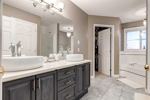 331 Sierra Madre Court Sw, Calgary, AB - Indoor Photo Showing Bathroom