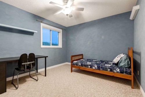 331 Sierra Madre Court Sw, Calgary, AB - Indoor Photo Showing Bedroom