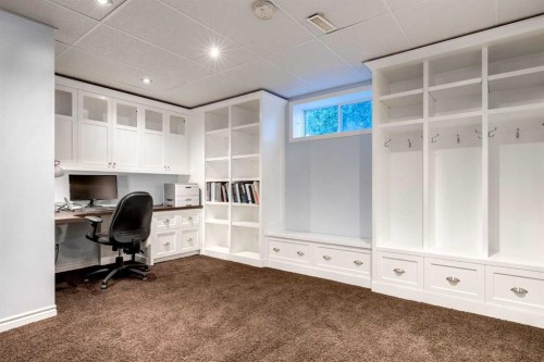 331 Sierra Madre Court Sw, Calgary, AB - Indoor