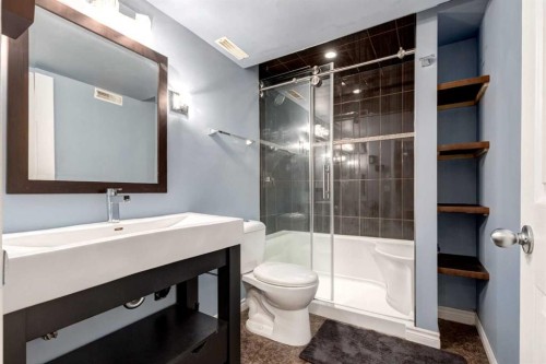 331 Sierra Madre Court Sw, Calgary, AB - Indoor Photo Showing Bathroom
