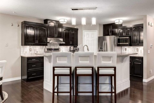 331 Sierra Madre Court Sw, Calgary, AB - Indoor Photo Showing Kitchen With Upgraded Kitchen