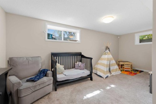 33 Chaparral Valley Park, Calgary, AB - Indoor Photo Showing Bedroom