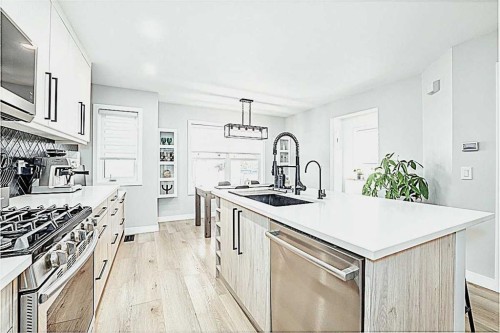 28 Copperfield Heath Se, Calgary, AB - Indoor Photo Showing Kitchen With Upgraded Kitchen