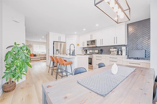 28 Copperfield Heath Se, Calgary, AB - Indoor Photo Showing Kitchen With Upgraded Kitchen