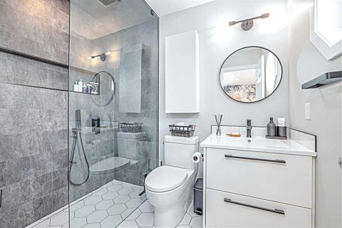 28 Copperfield Heath Se, Calgary, AB - Indoor Photo Showing Bathroom