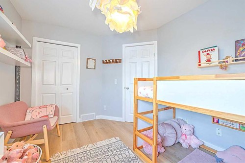 28 Copperfield Heath Se, Calgary, AB - Indoor Photo Showing Bedroom