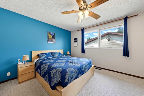40 River Valley Crescent Se, Calgary, AB - Indoor Photo Showing Bedroom