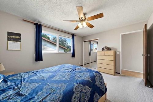 40 River Valley Crescent Se, Calgary, AB - Indoor Photo Showing Bedroom