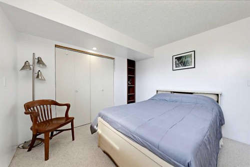 40 River Valley Crescent Se, Calgary, AB - Indoor Photo Showing Bedroom