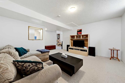 40 River Valley Crescent Se, Calgary, AB - Indoor Photo Showing Living Room