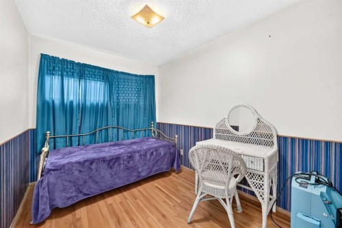 728 Willacy Drive Se, Calgary, AB - Indoor Photo Showing Bedroom