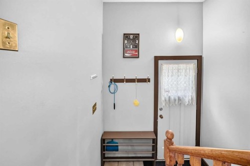 728 Willacy Drive Se, Calgary, AB - Indoor Photo Showing Other Room