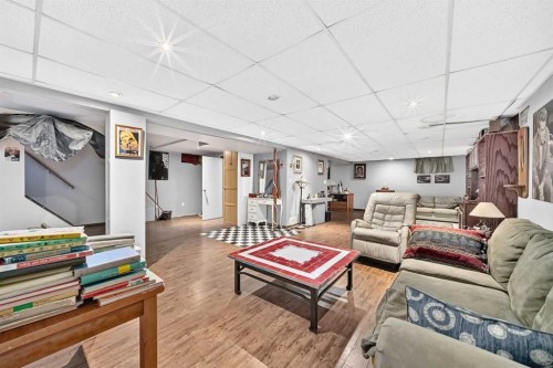 728 Willacy Drive Se, Calgary, AB - Indoor