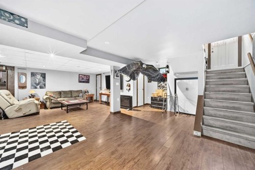 728 Willacy Drive Se, Calgary, AB - Indoor