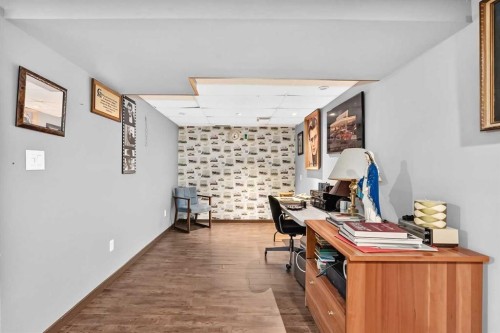 728 Willacy Drive Se, Calgary, AB - Indoor