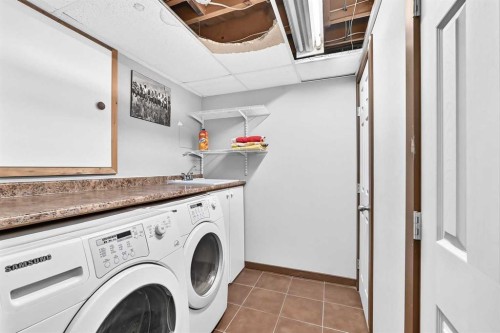 728 Willacy Drive Se, Calgary, AB - Indoor Photo Showing Laundry Room