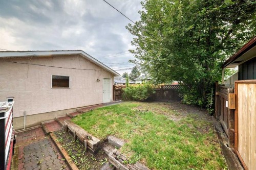 728 Willacy Drive Se, Calgary, AB - Outdoor