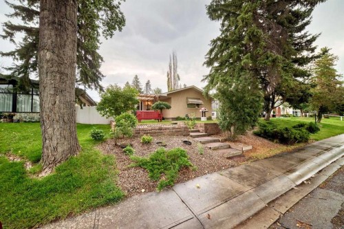 728 Willacy Drive Se, Calgary, AB - Outdoor