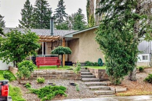 728 Willacy Drive Se, Calgary, AB - Outdoor