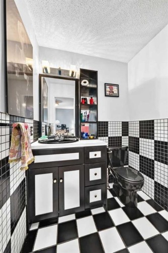 728 Willacy Drive Se, Calgary, AB - Indoor