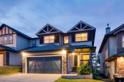 91 St Moritz Terrace SW Calgary, AB T3H 5Y1